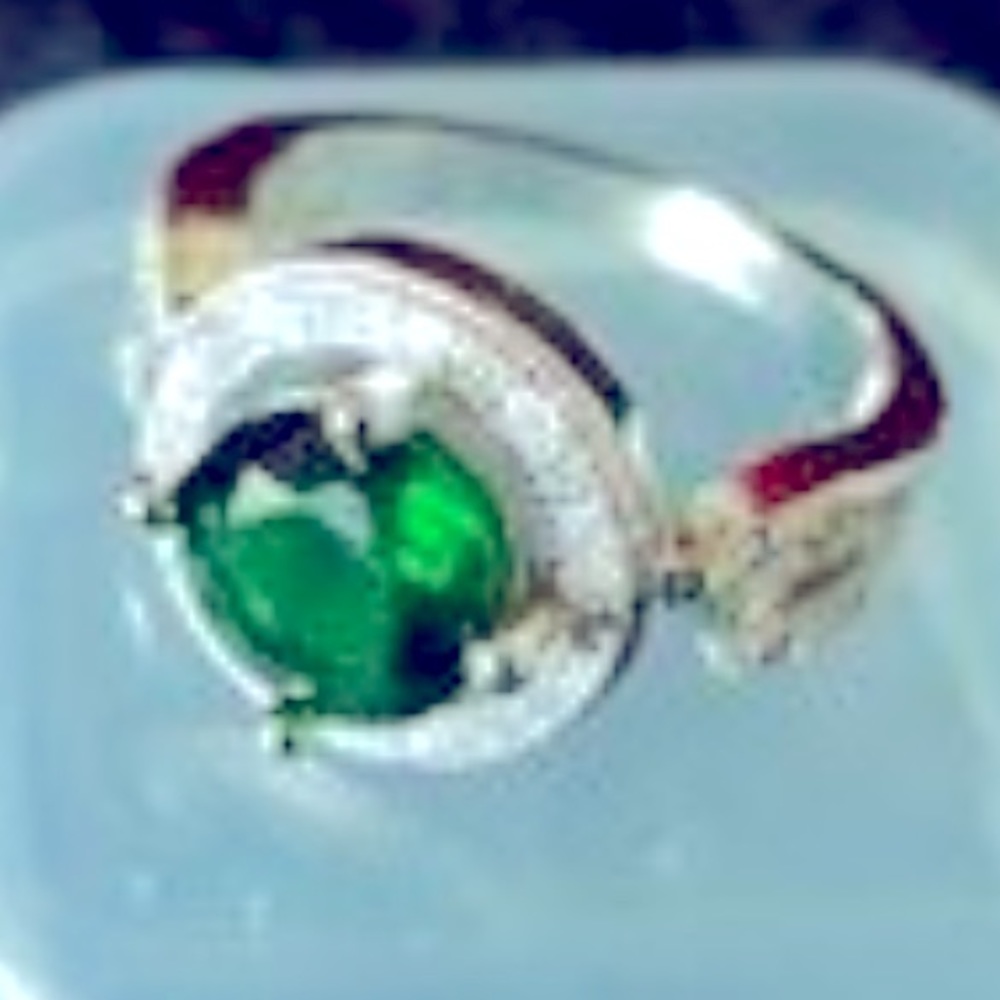 LAST ONE‼️ 925 Sterling Silver Emerald gemstone Ring - Picture 4 of 9